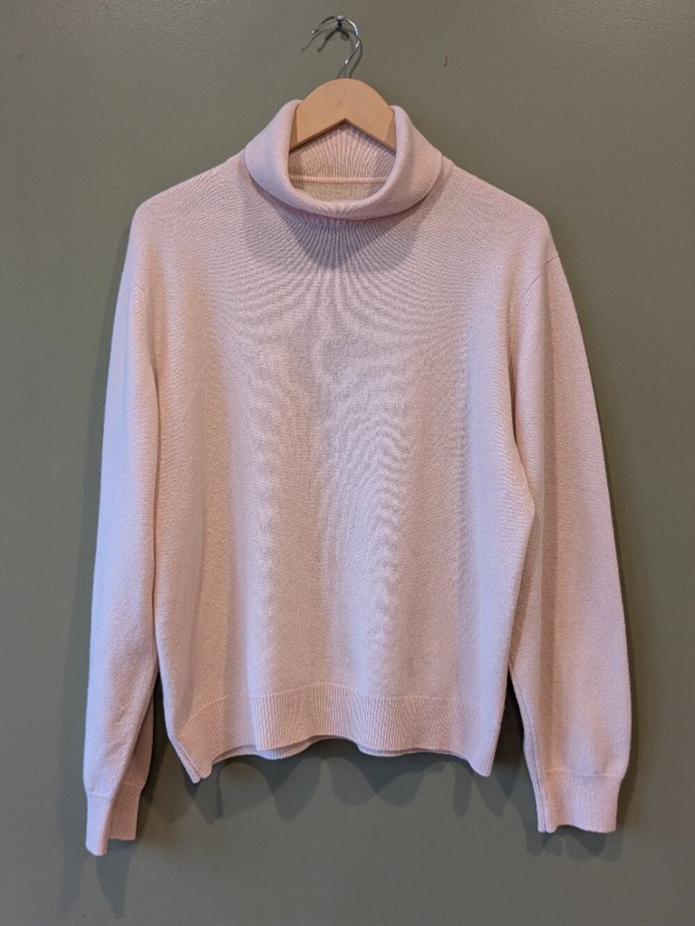 Pringle Scotland Cashmere Sweater Med Pink Turtleneck Quiet Luxury Feminine Girl